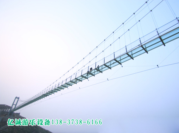 建造景區(qū)玻璃滑道用的是什么玻璃？